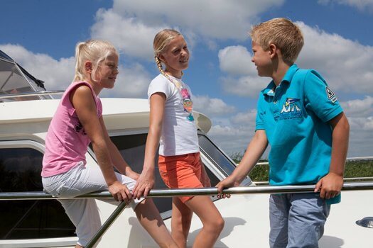 05 fotografie kruizer huren varen kinderen veldman yacht charter 525x350