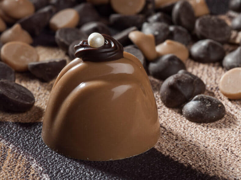 Detail foto's van chocolade met de juiste achtergrond versterkt het beeld.