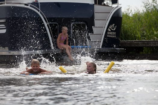 10 fotografie kruizer huren varen kinderen zwemmen veldman yacht charter 525x350