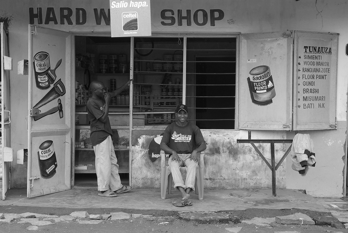18 tanzania winkel melk koeien trotse vrouw fotografie hardware 4873